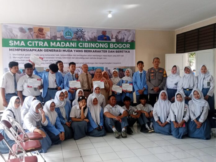 SMA Citra Madani Cibinong Gandeng PT Solusi Berdikari Jaya Gelar Pembekalan Karakter bagi Siswa