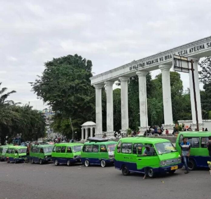 Wali Kota Bogor Instruksikan Penertiban Angkot yang Kerap Ngetem di Tugu Kujang
