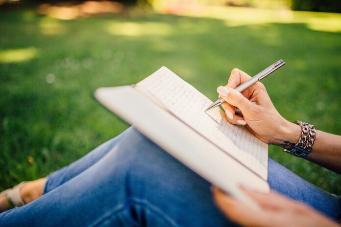 Rileksasi Hati dan Pikiran dengan Journaling Mindfulness