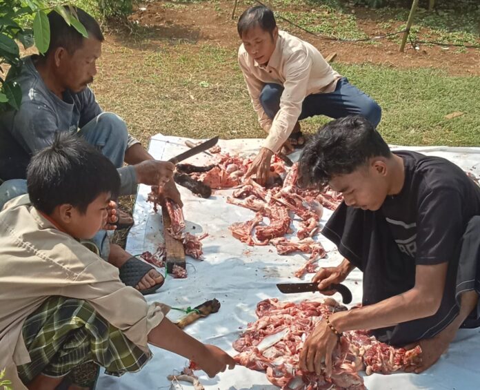 Yayasan Daya Putra Bangsa Tebar Kebahagiaan Idul Adha dengan 100 Paket Daging Qurban untuk Warga Pasirangin