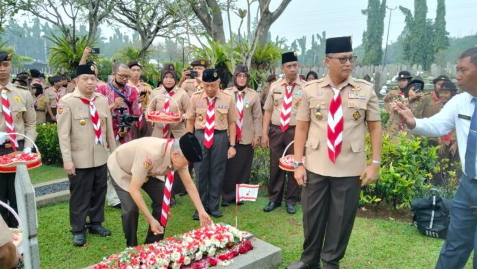 HUT ke-64 Pramuka: Kwarnas Ziarah ke Makam Pahlawan Kalibata