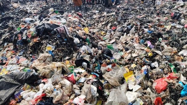 lokasi-operator-alat-berat-tewas-tertimbun-di-tpas-galuga-bogor-dok-polsek-cibungbulang-1754973691488_169