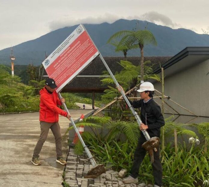 pencabutan segel Eiger Adventure Land