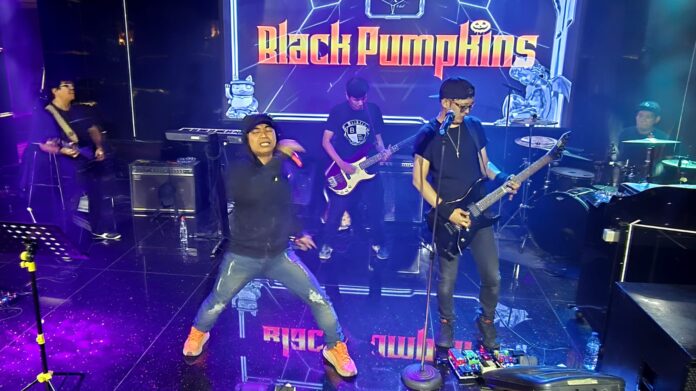 sung Spirit Metal Old School, Black Pumpkins Lepas Single Baru “Shining”