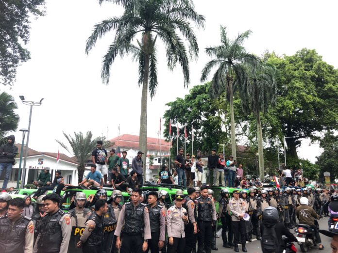 Demo Sopir Angkot di Balai Kota Bogor, Tolak Penghapusan Kendaraan Tua