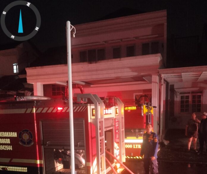 Kebakaran Rumah Dua Lantai di Cluster Viena Kota Wisata Berhasil Dipadamkan, Tak Ada Korban Jiwa