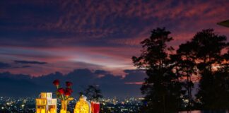 Makan Malam Valentine dengan Pemandangan Kota Bandung dari Dago Atas Makan Malam Valentine dengan Pemandangan Kota Bandung dari Dago Atas