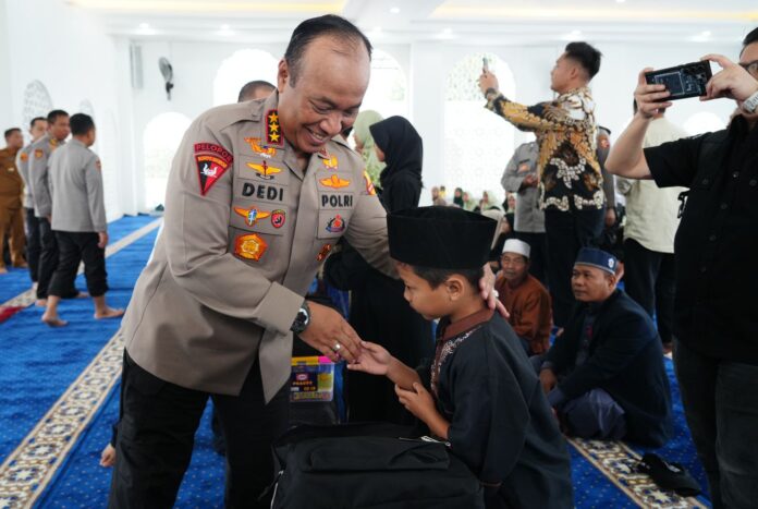 Wakapolri Berbagi Santunan dan Bansos untuk Anak Yatim di SMA Kemala Taruna Bhayangkara Bogor