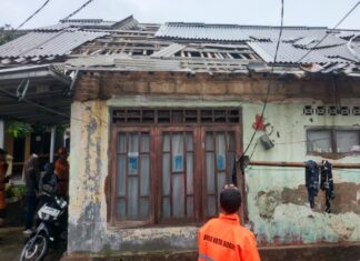 Hujan Lebat dan Angin Kencang Rusak Lima Rumah di Bogor Utara Hujan Lebat dan Angin Kencang Rusak Lima Rumah di Bogor Utara