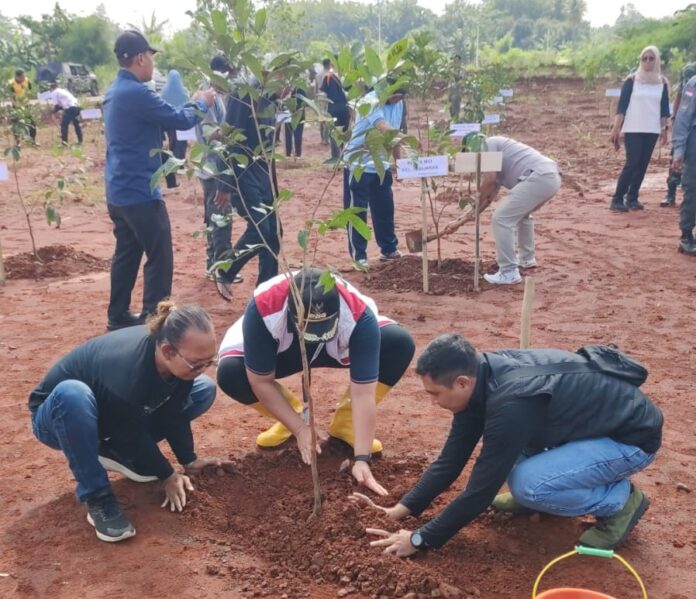 Ribuan Pohon Tumbuh di Jalur Bomang, Warga Bojonggede dan Komunitas Jurnalis Bersatu Hijaukan Lingkungan
