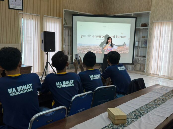 Ratusan Pelajar Cilacap Dapat Bibit Trembesi, Komib Ajak Lawan Polusi dan TB Youth Environment Forum Cilacap | Komib Indonesia Ajak Pelajar Tanam Trembesi