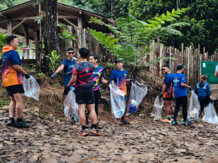 Run & Clean Bukit Cisadon, Saat Komunitas Lari Bogor Bergerak Jaga Alam