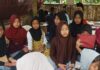 Datang Sejak Pagi, Anak-Anak Bogor Menemukan Rumah Kedua di Taman Baca Putra Bangsa Datang Sejak Pagi, Anak-Anak Bogor Menemukan Rumah Kedua di Taman Baca Putra Bangsa