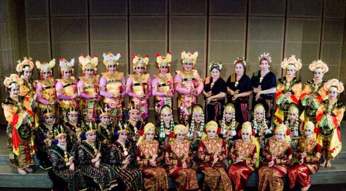 Pagelaran Tari Ādya Rañjana Rayakan Proses Belajar dan Tradisi, Dihadiri Kemenparekraf di Galeri Indonesia Kaya Pagelaran Tari Ādya Rañjana di Galeri Indonesia Kaya, Dihadiri Kemenparekraf