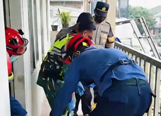 Damkar Cibinong Evakuasi Penemuan Jenazah Pria di Kontrakan Cilebut, Akses Sempit Jadi Kendala Damkar Cibinong Evakuasi Penemuan Jenazah Pria di Kontrakan Cilebut, Akses Sempit Jadi Kendala