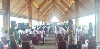 Sambang Warga, Bhabinkamtibmas Megamendung Pastikan Rekrutmen Kerja Aman dan Kondusif Sambang Warga, Bhabinkamtibmas Megamendung Pastikan Rekrutmen Kerja Aman dan Kondusif