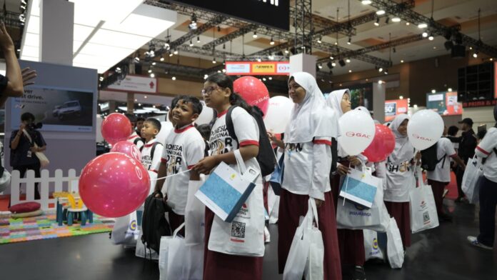Anak Sekolah Sampai Pecinta Otomotif Tumpah Ruah di IIMS 2026, Bukan Sekadar Pameran Mobil Anak Sekolah Sampai Pecinta Otomotif Tumpah Ruah di IIMS 2026, Bukan Sekadar Pameran Mobil