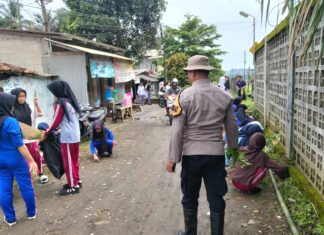 Ratusan Siswa SMP–SMK Triwijaya dan Polsek Cijeruk Gelar Jumat Bersih di Ciadeg Ratusan Siswa SMP–SMK Triwijaya dan Polsek Cijeruk Gelar Jumat Bersih di Ciadeg