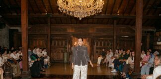 SISSAE Gandeng Eva Margawaty, Luncurkan ANGGREK Raya Capsule Collection 1447 H SISSAE Gandeng Eva Margawaty, Luncurkan ANGGREK Raya Capsule Collection 1447 H