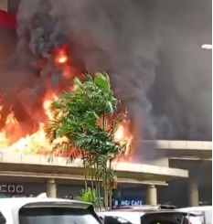 Kebakaran Hebat di Mal Ciputra Cibubur, Asap Tebal Membumbung ke Udara Kebakaran Hebat di Mal Ciputra Cibubur, Asap Tebal Membumbung ke Udara