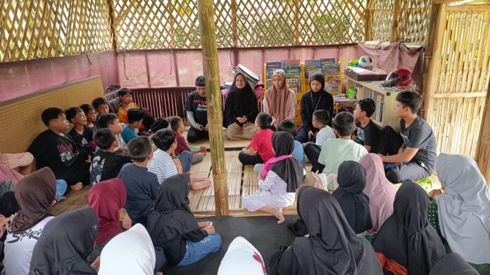 Puluhan Anak Kampung Pasirangin Sambut Ramadhan Ceria ke-3 dengan Penuh Kegembiraan Puluhan Anak Kampung Pasirangin Sambut Ramadhan Ceria ke-3 dengan Penuh Kegembiraan
