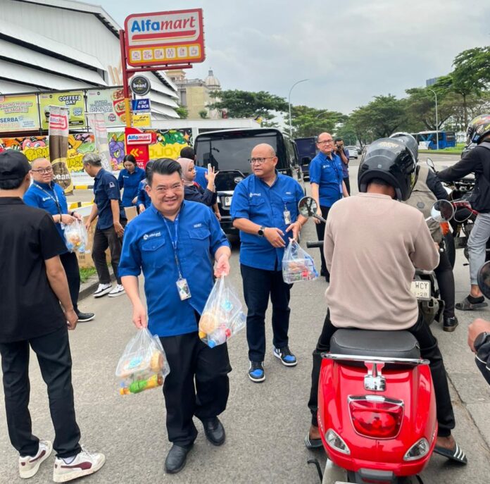 Ramadan Penuh Kepedulian, Alfaland Group dan Omega Hotel Management Konsisten Berbagi untuk Masyarakat Ramadan Penuh Kepedulian, Alfaland Group dan Omega Hotel Management Konsisten Berbagi untuk Masyarakat