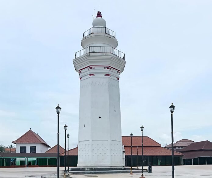 Bukan Cuma Pantai! Ini 8 Destinasi Wisata Religi Penuh Sejarah di Banten