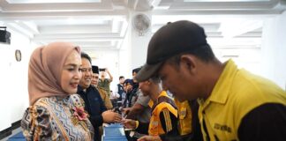 Pemkot Bogor dan Baznas Berikan Santunan untuk 400 Petugas Kebersihan Pemkot Bogor dan Baznas Berikan Santunan untuk 400 Petugas Kebersihan