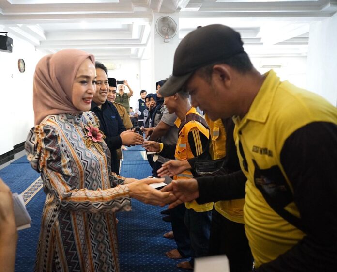 Pemkot Bogor dan Baznas Berikan Santunan untuk 400 Petugas Kebersihan