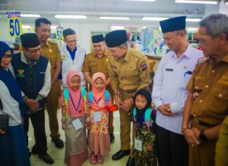 Hangatnya Ramadan di Bogor, Anak Yatim Belanja Baju Baru Bersama Wali Kota Hangatnya Ramadan di Bogor, Anak Yatim Belanja Baju Baru Bersama Wali Kota