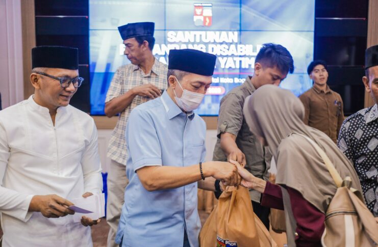 Pemkot Bogor Gelar Santunan untuk Anak Yatim dan Penyandang Disabilitas di Balai Kota Pemkot Bogor Gelar Santunan untuk Anak Yatim dan Penyandang Disabilitas di Balai Kota