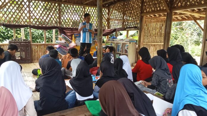 Ramadhan Ceria Putra Bangsa Di Cijeruk Bogor, Anak-Anak Belajar Matematika dan Kaligrafi untuk Menguatkan Iman di Bulan Ramadhan