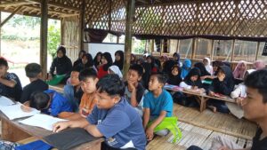 Di Cijeruk Bogor, Anak-Anak Belajar Matematika dan Kaligrafi untuk Menguatkan Iman di Bulan Ramadhan