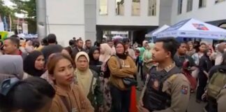 Penukaran Uang Baru di Balai Kota Bogor Ricuh, Banyak Warga Tak Kebagian Kupon Penukaran Uang Baru di Balai Kota Bogor Ricuh, Banyak Warga Tak Kebagian Kupon