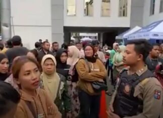Penukaran Uang Baru di Balai Kota Bogor Ricuh, Banyak Warga Tak Kebagian Kupon Penukaran Uang Baru di Balai Kota Bogor Ricuh, Banyak Warga Tak Kebagian Kupon