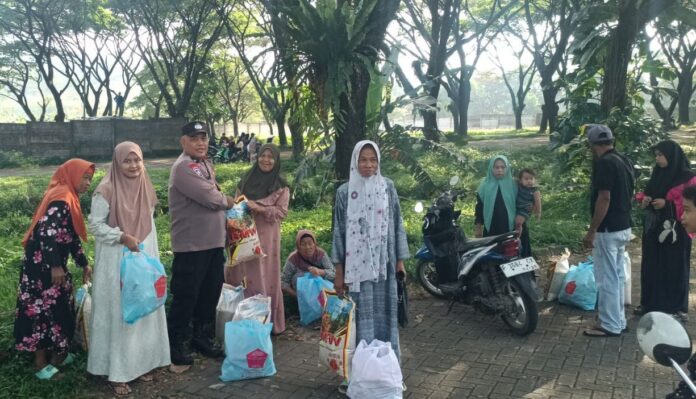 Ribuan Warga Babakan Madang Terima Sembako Bantuan Presiden Prabowo