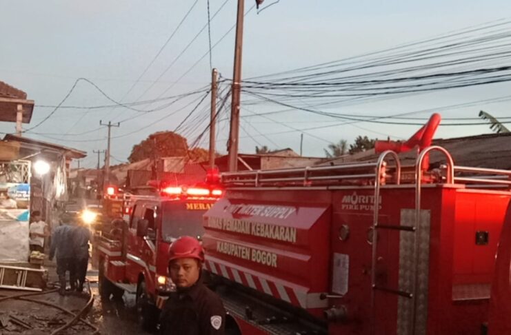 Kebakaran Warteg di Citeureup Bogor, Diduga Korsleting Listrik Kebakaran Warteg di Citeureup Bogor, Diduga Korsleting Listrik