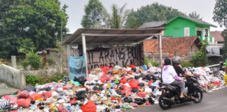 Tumpukan Sampah di Bogor Selatan Dikeluhkan Warga, Sudah Sepekan Tak Diangkut Tumpukan Sampah di Bogor Selatan Dikeluhkan Warga, Sudah Sepekan Tak Diangkut