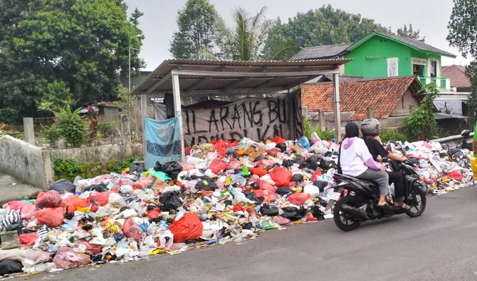 Tumpukan Sampah di Bogor Selatan Dikeluhkan Warga, Sudah Sepekan Tak Diangkut Tumpukan Sampah di Bogor Selatan Dikeluhkan Warga, Sudah Sepekan Tak Diangkut