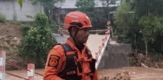 Arus Kali Citempuan Meluap, Jembatan Gobang Ambruk, 2 Rumah Hanyut Arus Kali Citempuan Meluap, Jembatan Gobang Ambruk, 2 Rumah Hanyut