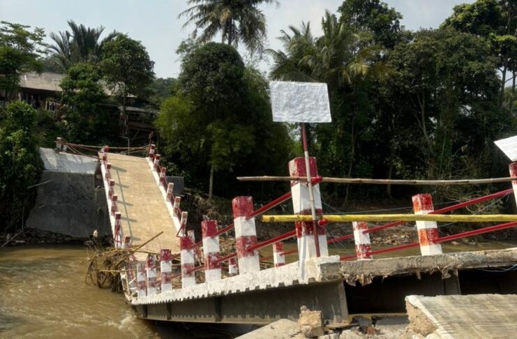 Dampak Hujan Deras, Jembatan di Rumpin Bogor Ambruk, Wabup Gerak Cepat Dampak Hujan Deras, Jembatan di Rumpin Bogor Ambruk, Wabup Gerak Cepat
