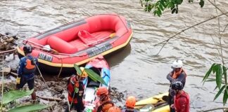 Hari Kelima Pencarian, Lansia Hanyut di Bogor Ditemukan di Tepi Sungai Ciliwung Hari Kelima Pencarian, Lansia Hanyut di Bogor Ditemukan di Tepi Sungai Ciliwung