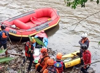 Hari Kelima Pencarian, Lansia Hanyut di Bogor Ditemukan di Tepi Sungai Ciliwung Hari Kelima Pencarian, Lansia Hanyut di Bogor Ditemukan di Tepi Sungai Ciliwung
