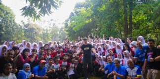 Mereka Memungut Sampah Saat Orang Dewasa Mengabaikan… Aksi Pelajar Bogor Ini Bikin Tersentuh Aksi Pelajar Bogor Bersihkan Taman Heulang Viral, Gerakan Zero Waste Jadi Sorotan