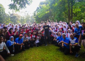 Mereka Memungut Sampah Saat Orang Dewasa Mengabaikan… Aksi Pelajar Bogor Ini Bikin Tersentuh Aksi Pelajar Bogor Bersihkan Taman Heulang Viral, Gerakan Zero Waste Jadi Sorotan