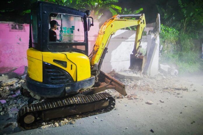 Pemkot Bogor Tertibkan Bangunan di Atas Drainase, Jalan Kembali Normal Bangunan Liar Dibongkar, Akses Jalan Cipinang Gading Kembali Dua Arah