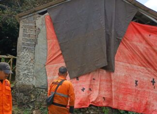 Tiba-Tiba Ambruk! Kamar dan Ruang Tengah Rumah Warga Bogor Hancur Tiba-Tiba Ambruk! Kamar dan Ruang Tengah Rumah Warga Bogor Hancur