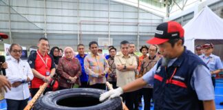 PKB Bridgestone Jadi Sorotan! Menaker Bongkar Kunci Hubungan Industrial Naik Kelas PKB Bridgestone Jadi Sorotan! Menaker Bongkar Kunci Hubungan Industrial Naik Kelas