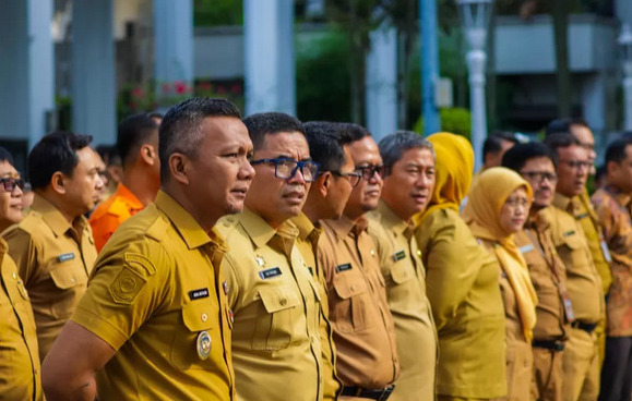 WFH ASN Bogor Resmi Berlaku, Tapi Ada Aturan Ketat: Harus Foto 3 Kali Sehari! WFH ASN Bogor Resmi Berlaku, Tapi Ada Aturan Ketat: Harus Foto 3 Kali Sehari!