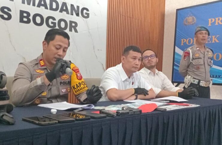 4 dari 12 Pelaku Komplotan Curas dengan Modus Keuntungan Besar Investasi Ditangkap Polsek Babakan Madang 4 dari 12 Pelaku Komplotan Curas dengan Modus Keuntungan Besar Investasi Ditangkap Polsek Babakan Madang